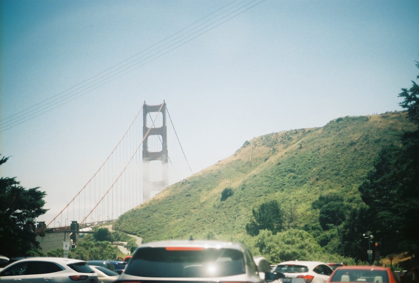 The Golden Gate Bridge with cars in the foreground
